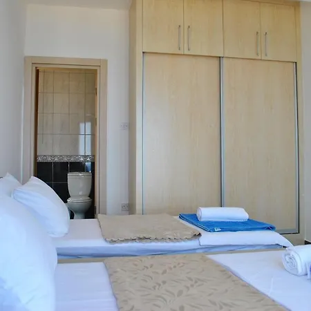 Blue Ocean Villa, 3 Bedroom Villa With Private Pool, Wifi Internet World Tv Vilă Agios Amvrosios (Kyrenia)