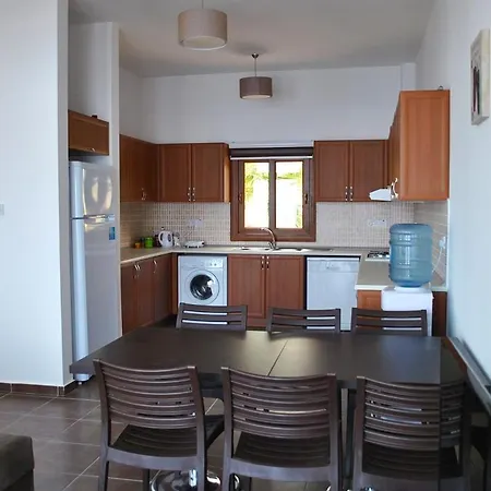 Blue Ocean Villa, 3 Bedroom Villa With Private Pool, Wifi Internet World Tv * Agios Amvrosios (Kyrenia)